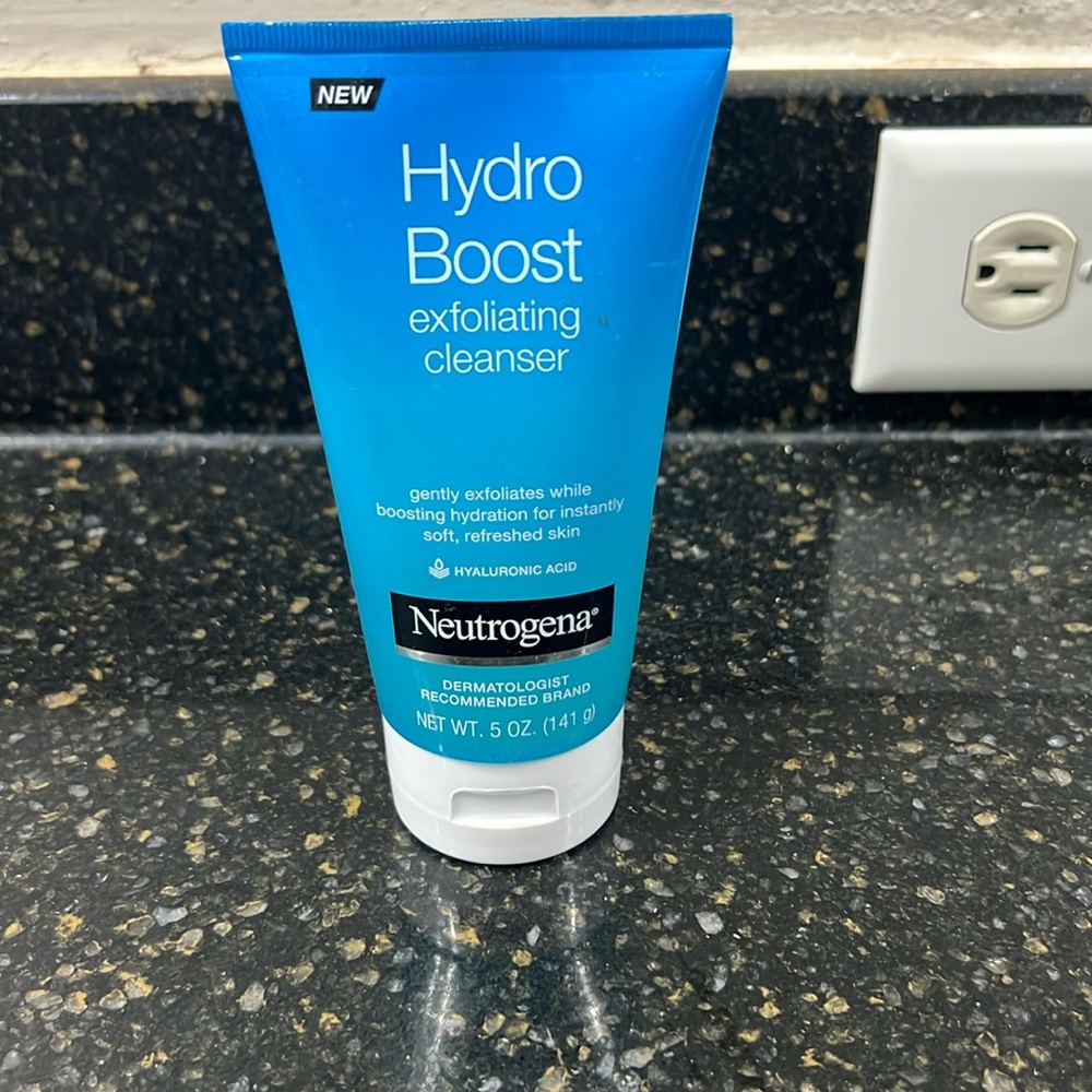 Like New Neutrogena HydroBoost Cleanser